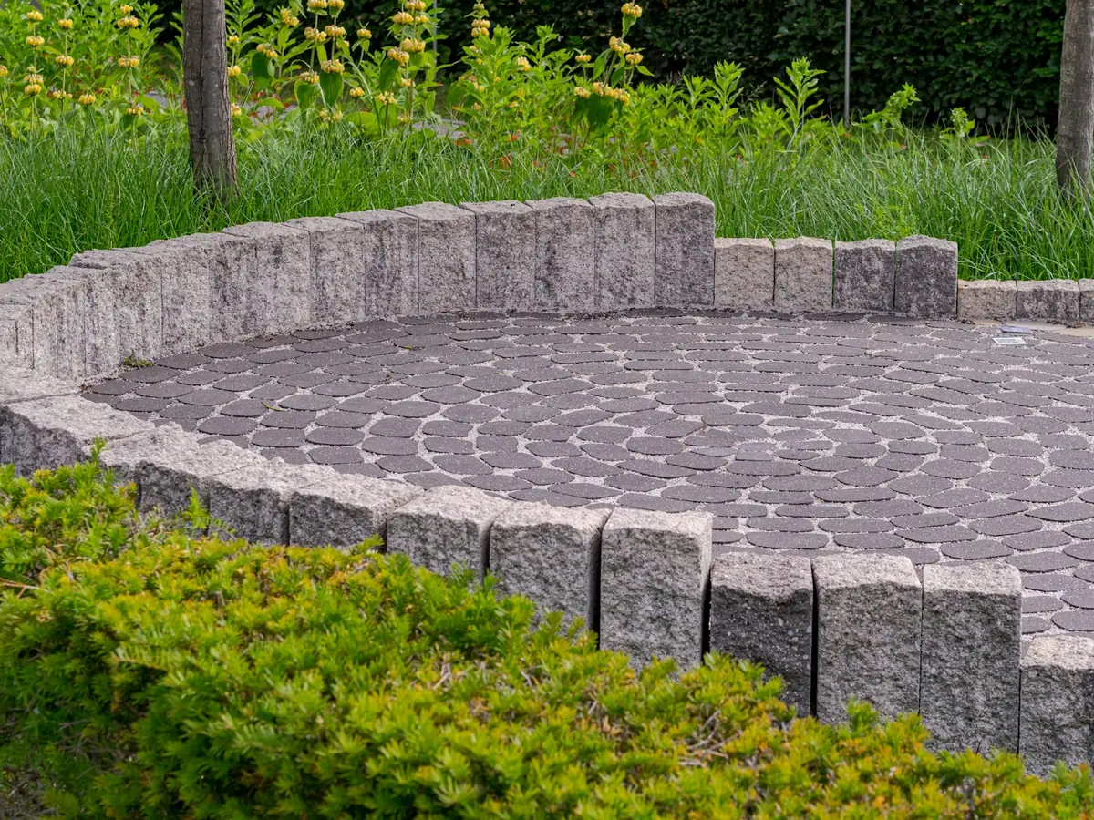 Patios, Walkways & Retaining Walls